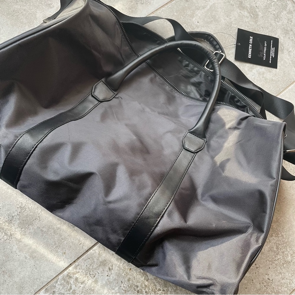 Kenneth Cole Weekender Bag - Picture 6 of 8